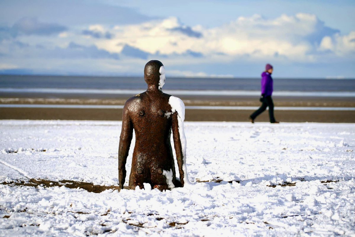 Peter_J_Byrne's tweet photo. Snow falls on Another Place by Anthony Gormley, Crosby Beach, Merseyside #snow @bbcweather @StormHour https://t.co/PY1eJSVRo0