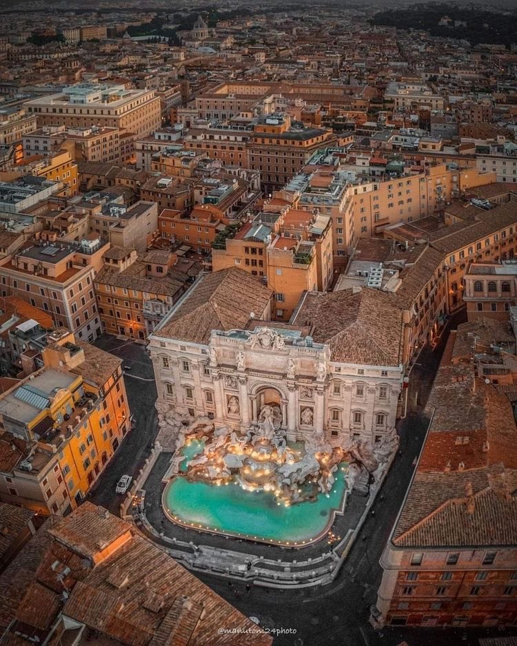 Fontana dell'Acqua Vergine detta di Trevi Architettura di Nicola Salvi (1762)