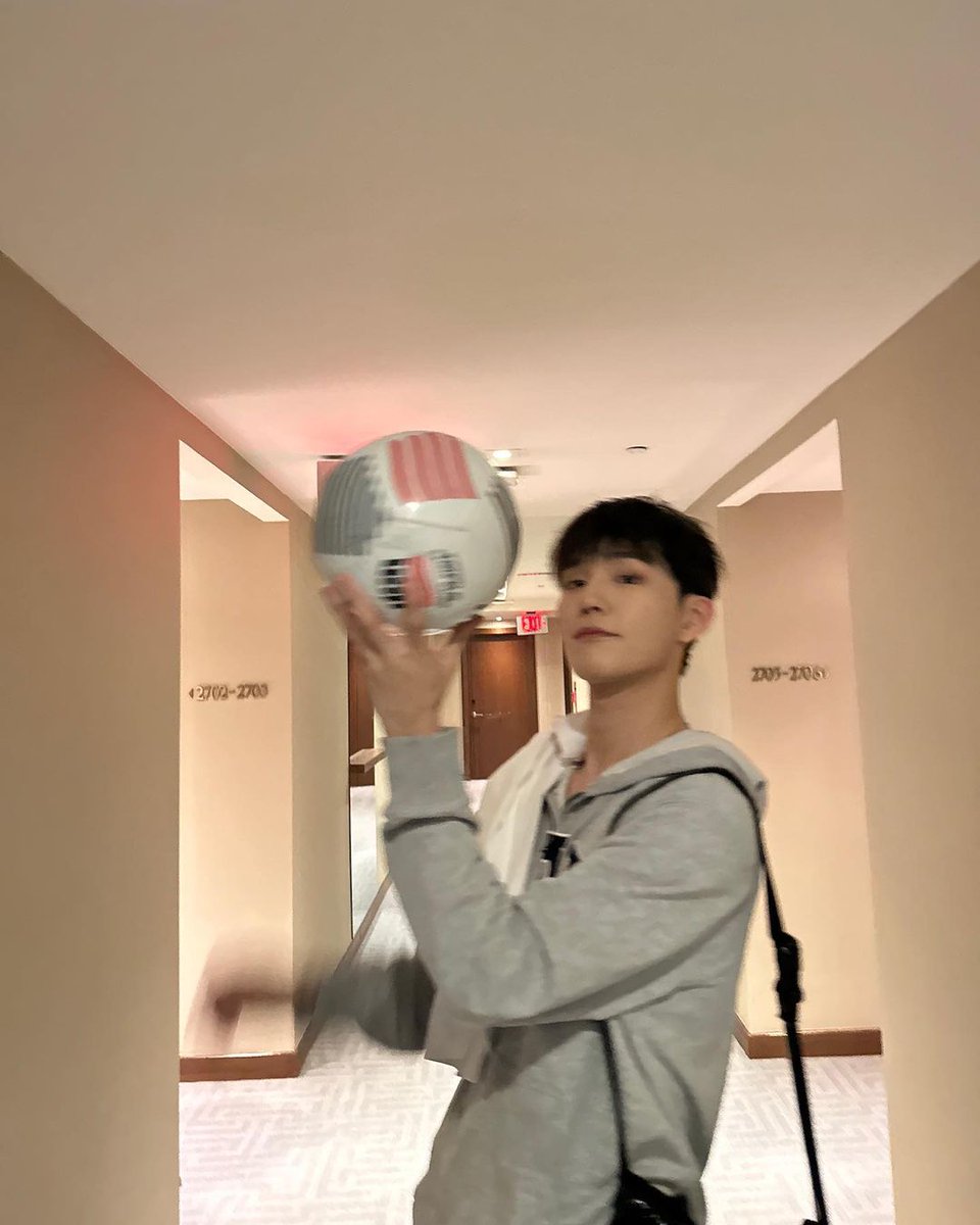INTL_CIX's tweet photo. 230310 | CIX Official Instagram
Boyfriend picture 🗽🇺🇸
🔗https://t.co/lmWj50vAe4
#CIX #FIX #승훈 #김승훈 #내편들 #Mybbobbo #KIMSEUNGHUN #SEUNGHUN #スンフン https://t.co/V3wevp4kmI