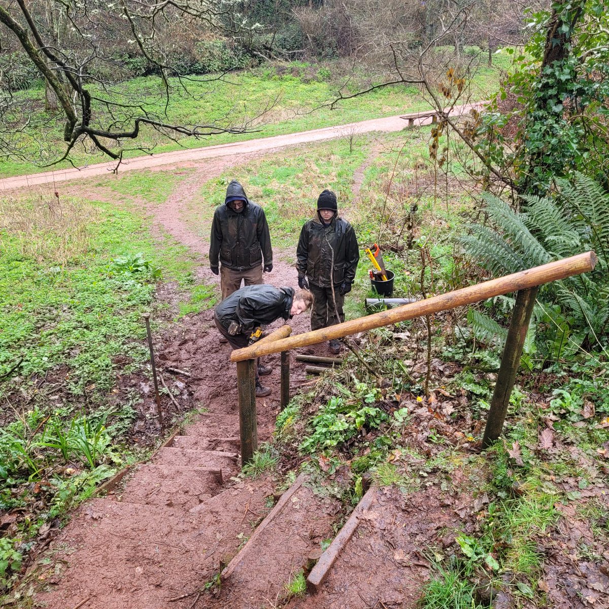 CockingtonPark's tweet photo. Out in all weather this week, the ranger team has been in Cockington installing a new handrail. Located alongside the steep steps that lead down into the water meadows, it will definitely help in these wet conditions! 

#footpathmaintenance #handrail #countrysiderangers https://t.co/YPfQH1r4tR