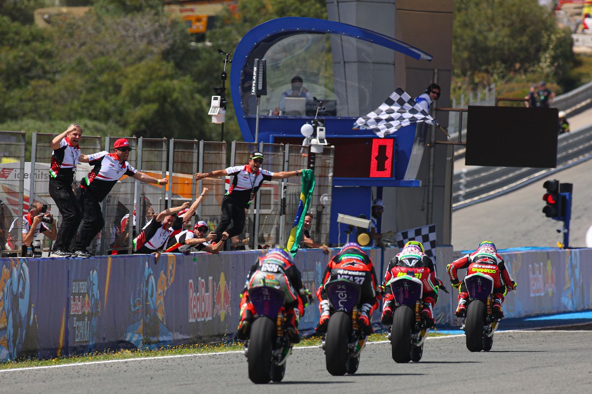 MotoEofficial's tweet image. 🔙🏁Patience was key for @ericgranado  in Race 2 of the 2022 #SpanishGP, where he finally got the second victory of that weekend, ahead of his team-mate @miquelpons77  and Mattia Casadei! 

What was your favourite battle in that #MotoE race?👇
#2022recap