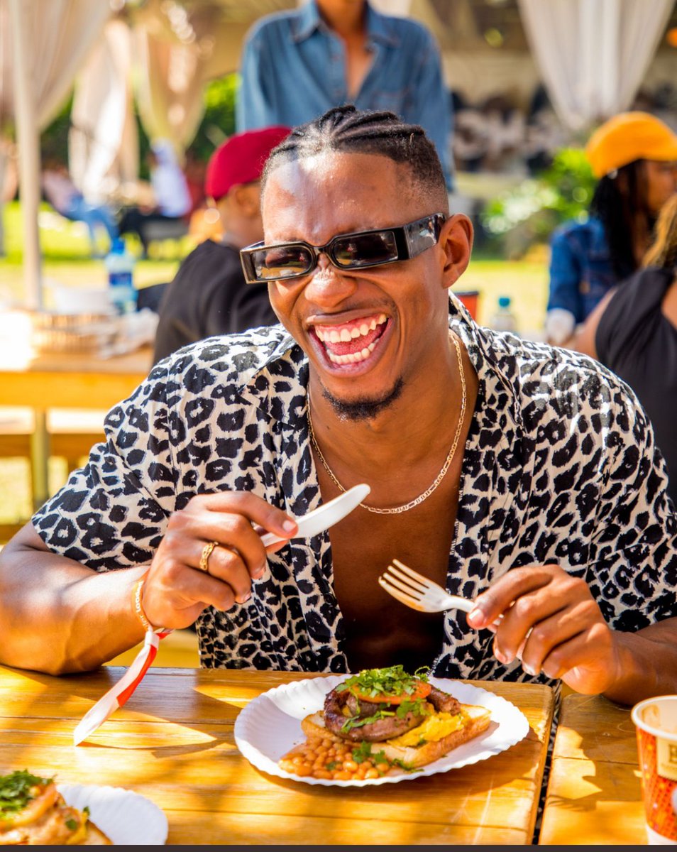 Lerato_Leela's tweet photo. The vibes, the food and the smiles on people faces. 🙂👌🏽
#KOOLKLUB #KasiMagicFlavor https://t.co/t6FHKBqCoI