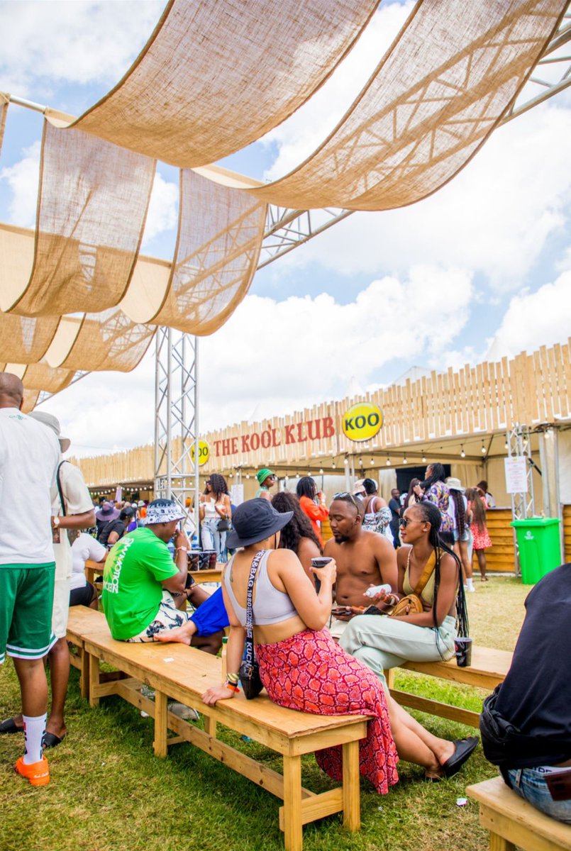 Lerato_Leela's tweet photo. The vibes, the food and the smiles on people faces. 🙂👌🏽
#KOOLKLUB #KasiMagicFlavor https://t.co/t6FHKBqCoI