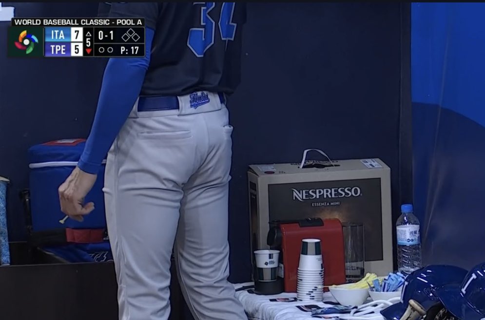 GrowingUpItalia's tweet photo. Team Italy has an Espresso machine in the dugout ☕️ #WorldBaseballClassic https://t.co/ml5Q1bFeGK