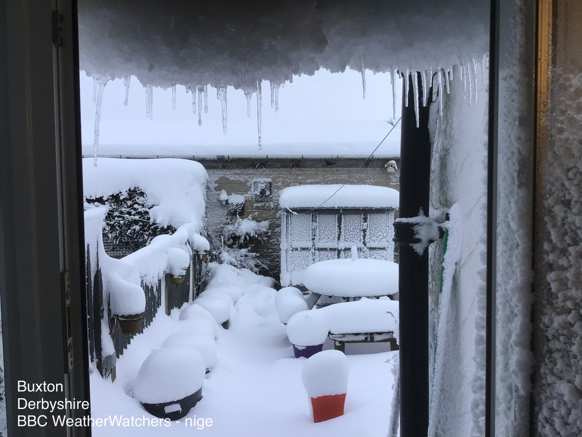 MetMattTaylor's tweet photo. You may not have seen snow where you are, but take a look at these photos from S Yorks and Derbyshire!

30-50cm of snow in less than a day

In Sheffield it was their snowiest March day since records began in 1882. https://t.co/0WG66VmipF