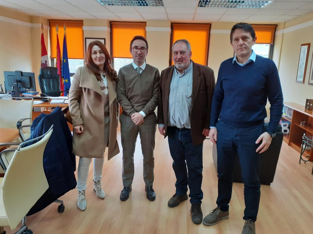 ApedevaV's tweet photo. #FEDECYL Los gimnasios y centros deportivos de CyL nos hemos reunido con el D. G. de Trabajo de la @jcyl 
para trabajar a través de diversas acciones en el fomento de la actividad física y el deporte especializado entre los trabajadores y empresas de Castilla y León. https://t.co/qQMJBP7DgL