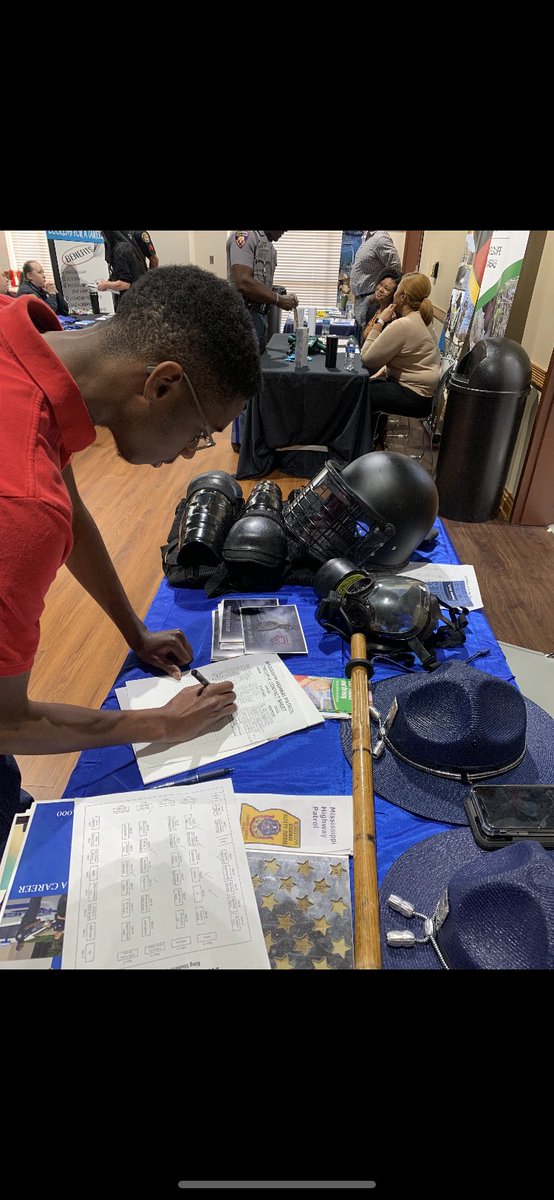 MHPTroopJ's tweet photo. Troopers enjoyed interacting with students while promoting careers with the Mississippi Highway Patrol and recruiting students to the #MHPCORE program at the William Carey University Job Fair. https://t.co/zpxstcblAl
