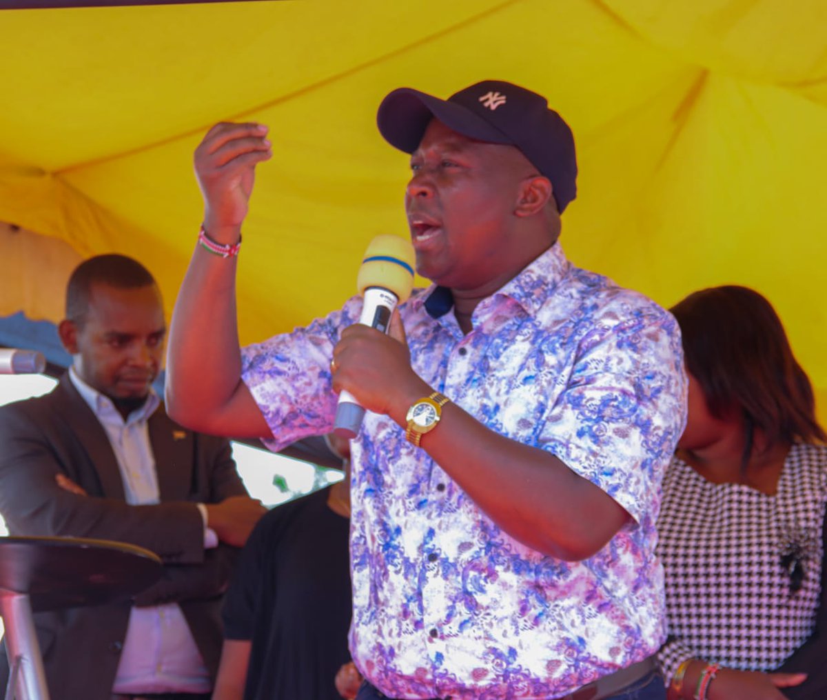 Hon_Kuvasila's tweet photo. Joined Hon @nduyamuthama Hon. @MikeSonko and other dignitaries in condoling with friends and family of Mzee Francis Kimwele Musyoka during the funeral send off of their son the late Joseph Kyalo Kimwele at #Kabati, #KituiWest, #Kitui County who succumbed to Cancer at KNH. https://t.co/tn6YK6MDFD
