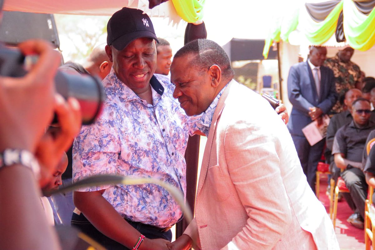 Hon_Kuvasila's tweet photo. Joined Hon @nduyamuthama Hon. @MikeSonko and other dignitaries in condoling with friends and family of Mzee Francis Kimwele Musyoka during the funeral send off of their son the late Joseph Kyalo Kimwele at #Kabati, #KituiWest, #Kitui County who succumbed to Cancer at KNH. https://t.co/tn6YK6MDFD