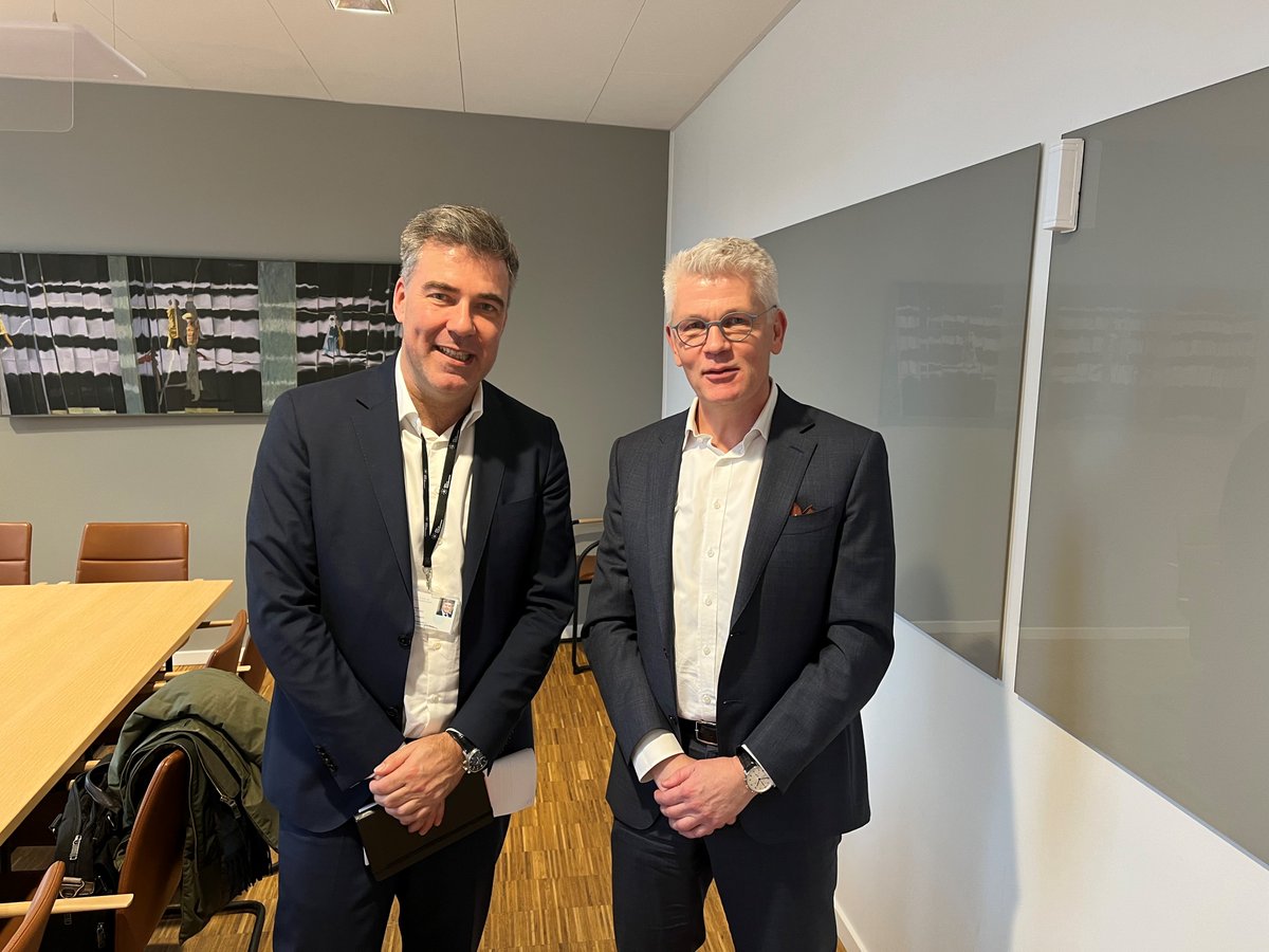 Super møde med klima-, energi- og forsyningsminister <a href="/L_Aagaard/">Lars Aagaard</a> om hvordan Drivkraft Danmarks medlemmer bidrager og kan bidrage endnu mere til klimamålsætningerne. #dkpol #dkgreen