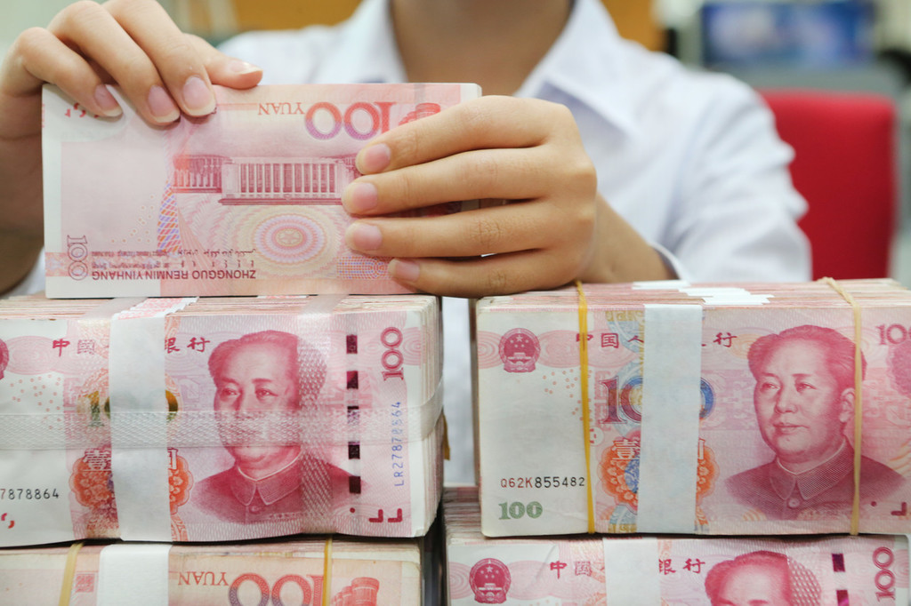 China's credit growth continued to recover in February as new yuan-denominated loans totaled 1.81 trillion yuan ($260.1 billion), up by 592.8 billion yuan year-on-year, according to the People's Bank of China on Friday.