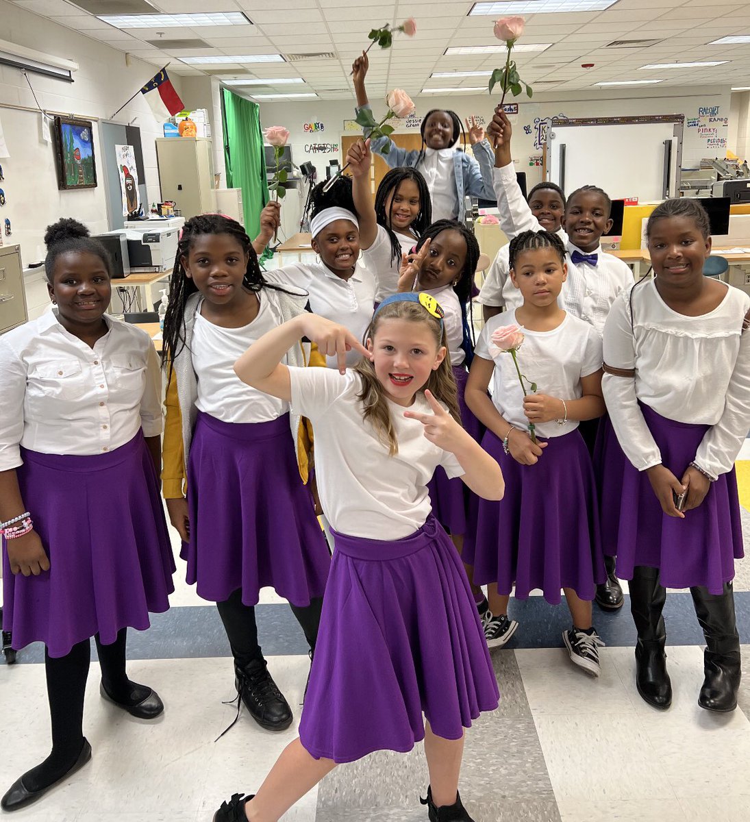 JasonPStrick919's tweet photo. @wcpssEastern students truly shined brightly ✨as @RogersLaneES chorus 🎵🎼🎶🎤under the direction of Mrs. Dangerfield entertained the audience at the Stars in the East 2023 Showcase Performance. 🚀💜💛 #weROCKit @WCPSS @WakeEdNews https://t.co/uAVq84SHSj