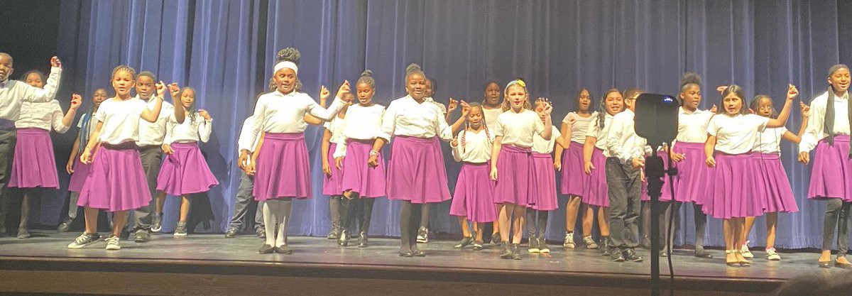 JasonPStrick919's tweet photo. @wcpssEastern students truly shined brightly ✨as @RogersLaneES chorus 🎵🎼🎶🎤under the direction of Mrs. Dangerfield entertained the audience at the Stars in the East 2023 Showcase Performance. 🚀💜💛 #weROCKit @WCPSS @WakeEdNews https://t.co/uAVq84SHSj