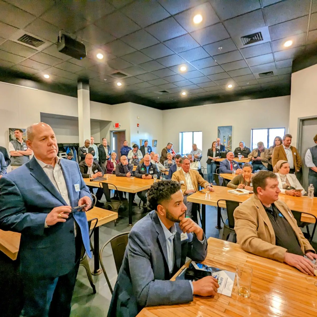 bradleydevelop's tweet image. Great turnout for BDL's Manufacturer Forum to hear about all of the important initiatives underway to build upon our incredibly strong manufacturing sector. Thanks @WindsorFederal for sponsoring. ✅ out resources at manufacturing.ct.gov @CTDECD @CONNSTEP @CCATInc @Advance_CT