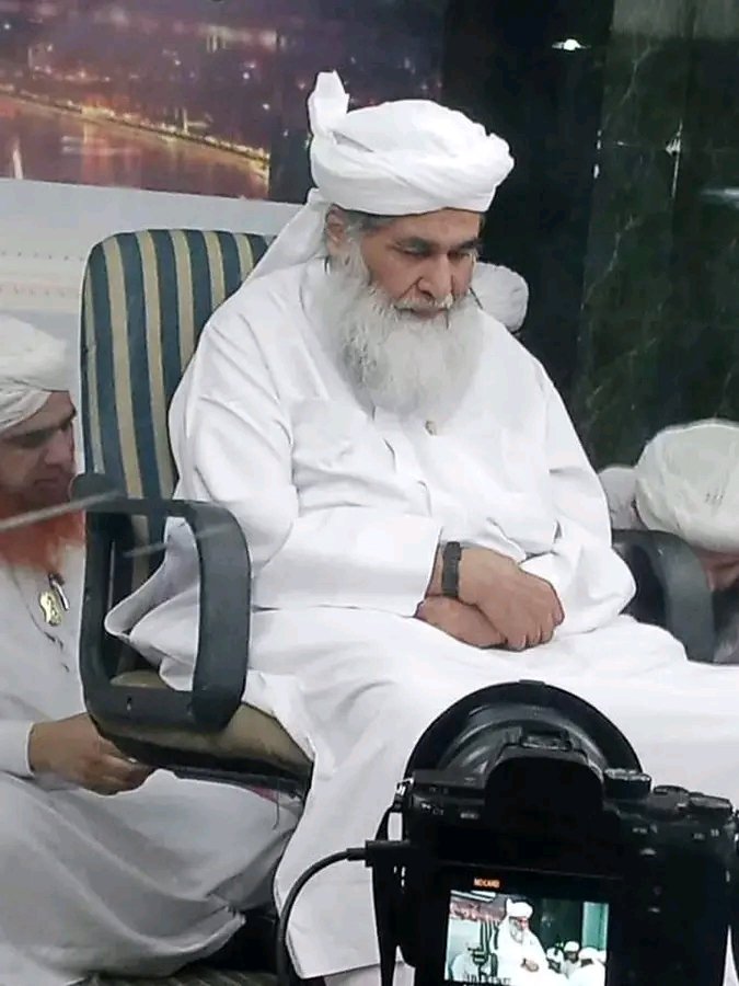 موجود دور میں "دعوتِ اسلامی" کا کام اَہلِ سُنّت و جماعت  کیلئے ریڑھ کی ہڈّی کی طرح ہے, اِس کے دشمن میں ان میں سے ایک نشانی ضرور ہوگی.
1- بدعقیدہ ہوگا.
2- صلح کلیت کا مریض ہوگا.
3- جاہل ہوگا.  4- بےغیرت ہوگا۔
#Dawateislami #عطاری_قبیلہ