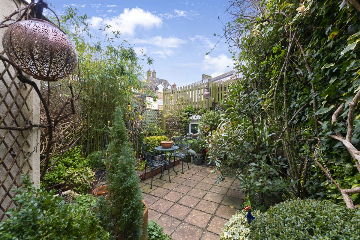 DomvsProperties's tweet image. Welcome to this ‘little jewel’ in the heart of Dorchester 🏡

✅ Dorchester, Dorset
✅ Offers Over £295,000
✅ Gas Central Heating
✅ Flexible 2/3 Bedroom Accommodation
✅ Generous 2 Room Cellar
✅ Residents' Parking

domvs.co.uk/property/dorch…

#2Bed #3Bed #EstateAgents #Dorset