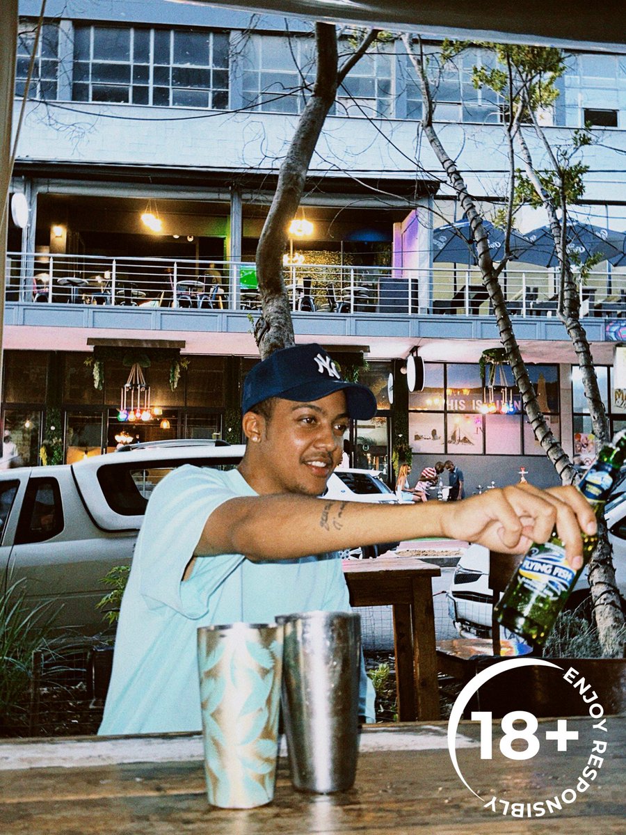 julezus's tweet image. Nothin’ better when it’s hot than sippin on the rocks. #flyday #flowwithit