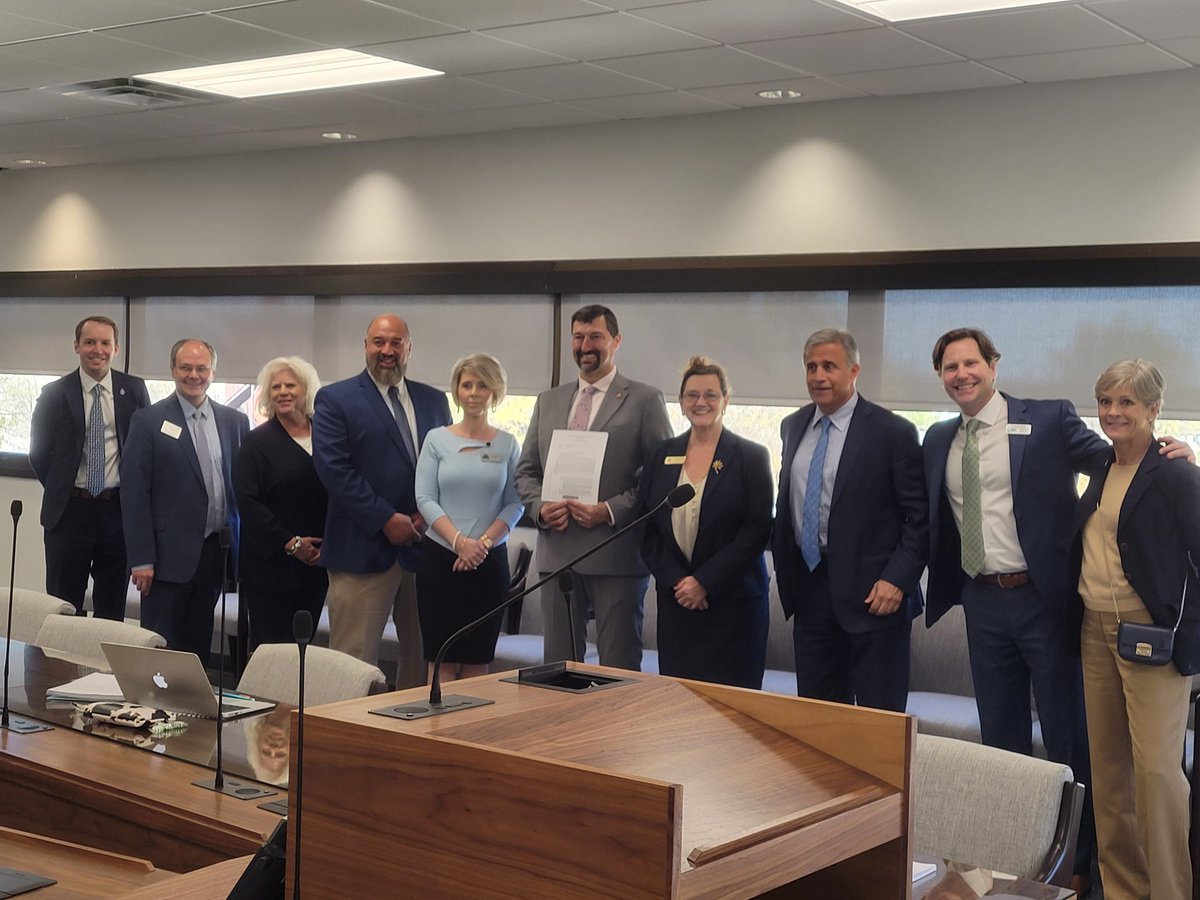 2)This week leaders from east & west came together at the #ncga to meet w/ legislators & state officials to discuss #flood resilience.
 @CityofWilm @robesoncountyad @ncburgaw @NewHanoverCo @cityofbsl PenderCo collaborating w/ Rep. Mark Pless Senator Corbin @JohnBellNC & more