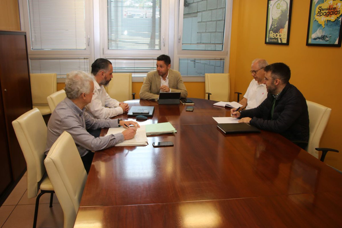 🫱🏼‍🫲🏾 Reunión con el presidente del consorcio Isla Baja en la que valoramos la oportunidad de establecer una #ComunidadEnergética que integre a los 4 municipios de la comarca: Garachico, Los Silos, Buenavista y El Tanque.
#Tenerife #Sostenibilidad