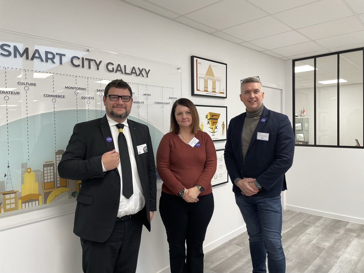 ReimsLegendR's tweet image. CHOCHOY Conseil, sté experte en stratégie commerciale plurisectorielle, et son CEO @EmmanuelCHOCHOY ont rejoint les #ambassadeurs Légend’R à l’occasion de leur journée sur le thème de la #mobilité @SmartCityGalaxy 
Vous aussi rejoignez les ambassadeurs sur
reims-legend-r.fr