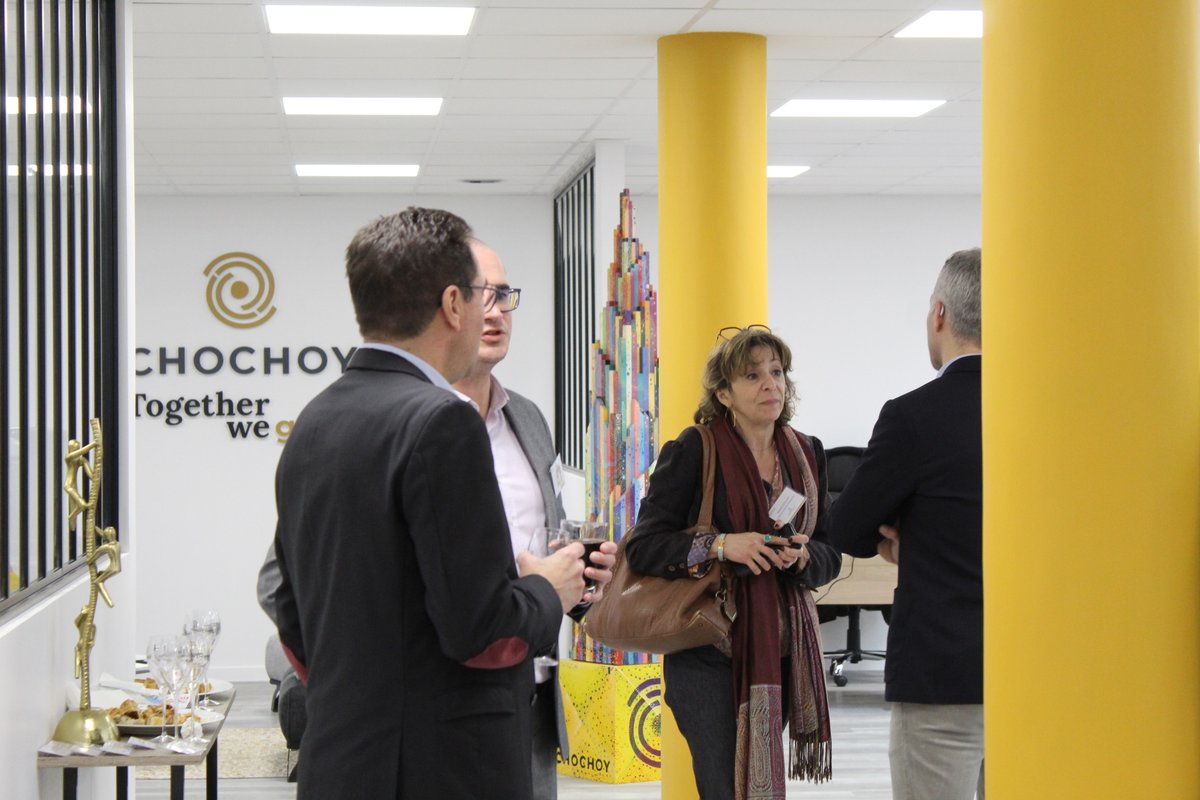 ReimsLegendR's tweet image. CHOCHOY Conseil, sté experte en stratégie commerciale plurisectorielle, et son CEO @EmmanuelCHOCHOY ont rejoint les #ambassadeurs Légend’R à l’occasion de leur journée sur le thème de la #mobilité @SmartCityGalaxy 
Vous aussi rejoignez les ambassadeurs sur
reims-legend-r.fr