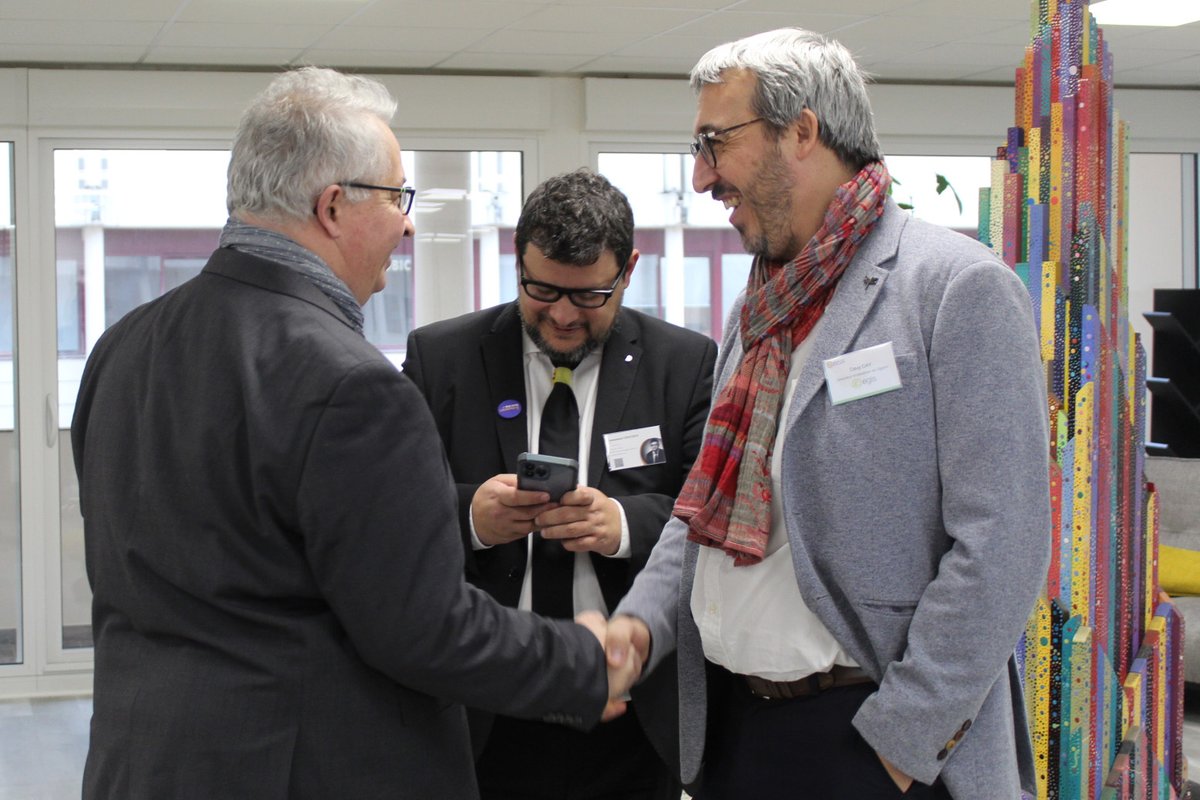 ReimsLegendR's tweet image. CHOCHOY Conseil, sté experte en stratégie commerciale plurisectorielle, et son CEO @EmmanuelCHOCHOY ont rejoint les #ambassadeurs Légend’R à l’occasion de leur journée sur le thème de la #mobilité @SmartCityGalaxy 
Vous aussi rejoignez les ambassadeurs sur
reims-legend-r.fr