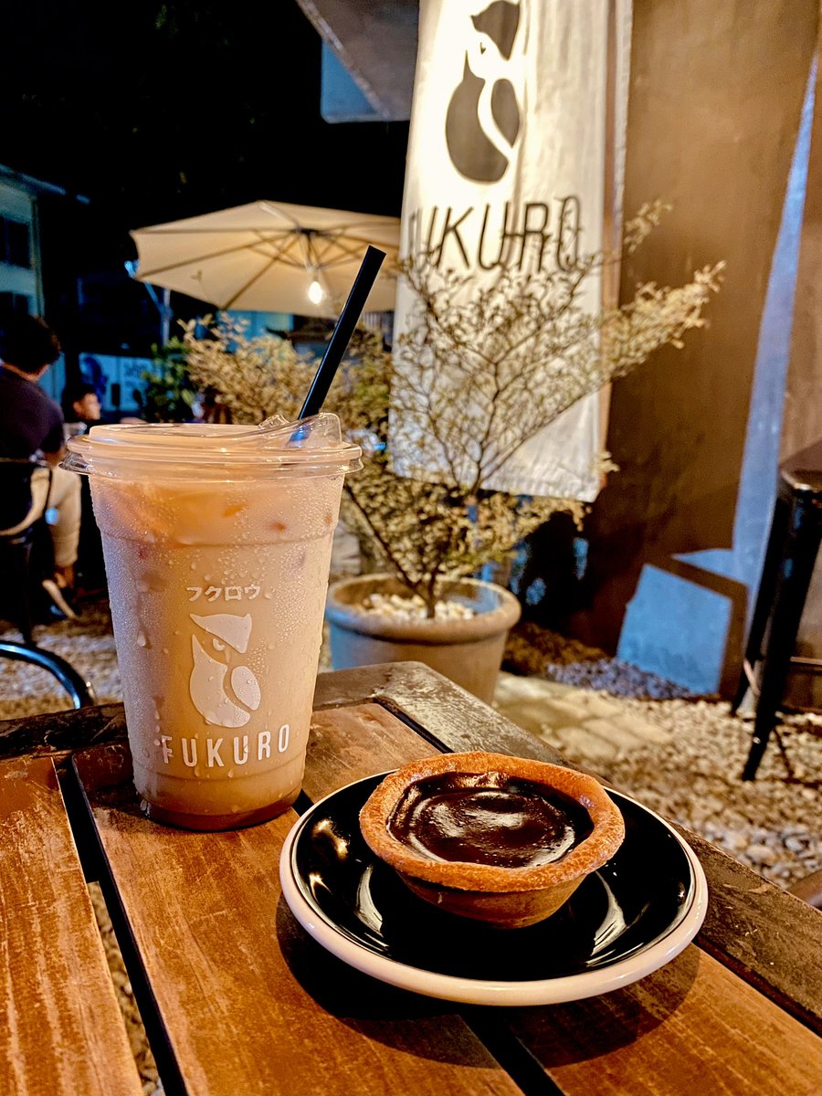 CdoLifestyle's tweet photo. Fukuro Nights.. such a sublime vibe here at Fukuro Coffee &amp; Tart ☕️⚪️🦉

There are a lot of coffee shops in CDO but I would say Fukuro is one of the best! 👌🏻

#fukuro #fukurocoffeeandtart #coffeeshop #CDOcafe #coffeetime #CDOLifestyle https://t.co/dRnR3NV90J