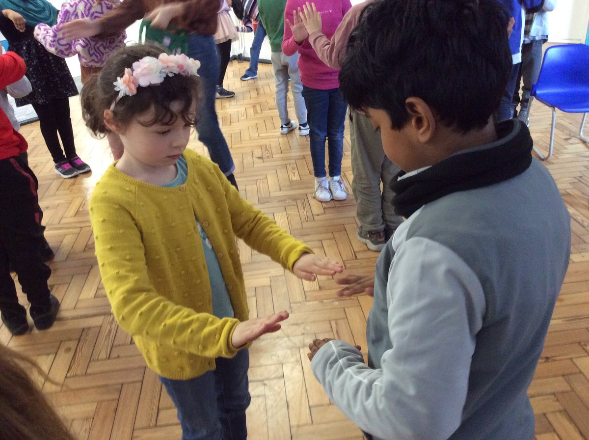 #ColumbiaScienceDay <a href="/AsCreatives/">As Creatives</a> learning about forces and magnets for science day 🧲