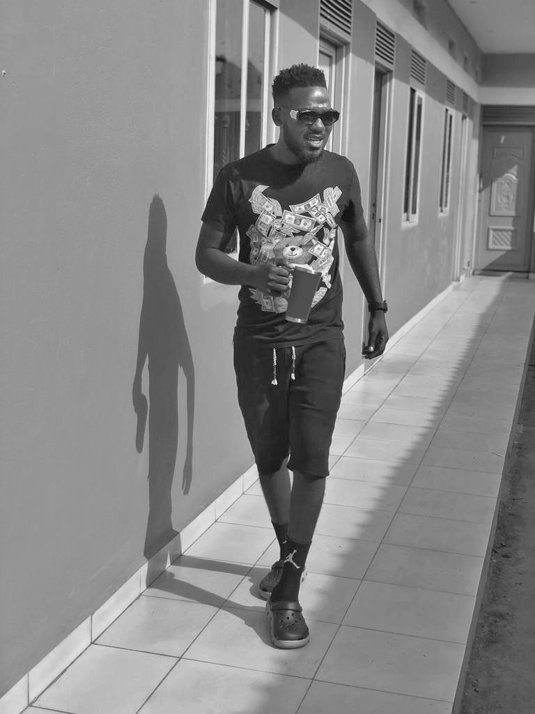 iammrgreen211's tweet photo. I was walking and I saw 3 ladies and the way they were dressed up, it made me question myself if there were still private parts, Ajada kan bara zatu I almost spilled coffee on myself 🙄 
Hey ladies do you still have private parts? https://t.co/46AHrSijBx