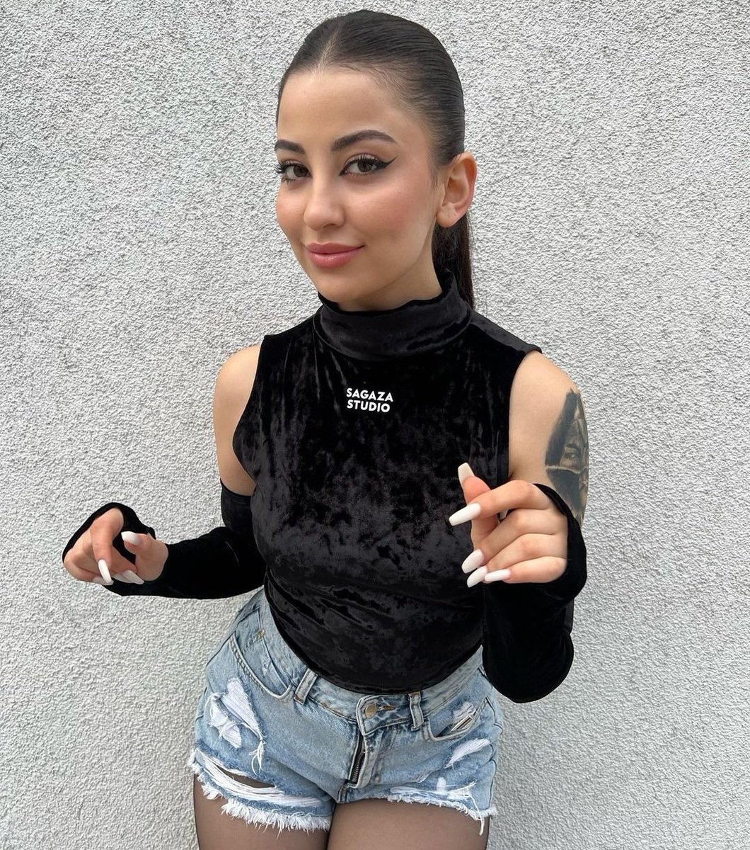 Yarış başlasın 
Aybüke ise Takip+Beğeni 
Buse ise Yorum+Bağlantı