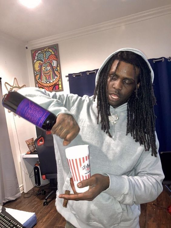 keepablixky's tweet photo. things that Chief Keef doesnt like:

fuck niggas
snitch niggas
bitch niggas
sneak dissers
popped bitches
fake trues 
fake shoes
fake niggas
stalking - ass bitches
playing both sides
smoking on Reggie https://t.co/EFJ36cE1fN