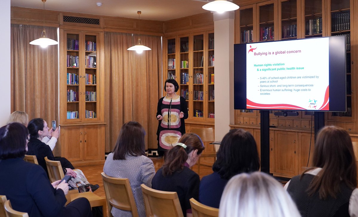 📎 Lai mazinātu un novērstu pāridarījumu izplatību, 10. martā kopā ar Bērnu un pusaudžu resursu centru, <a href="/sosbernuciemati/">SOS bērnu ciemati</a>, <a href="/universitatelv/">Latvijas Universitāte</a> un <a href="/RSUinfo/">RSU.LV</a> atklājam starptautiskas profilakses programmas “KiVa” ieviešanas projektu arī Latvijas skolās.
➡️ Vairāk: mk.gov.lv/lv/jaunums/lat…