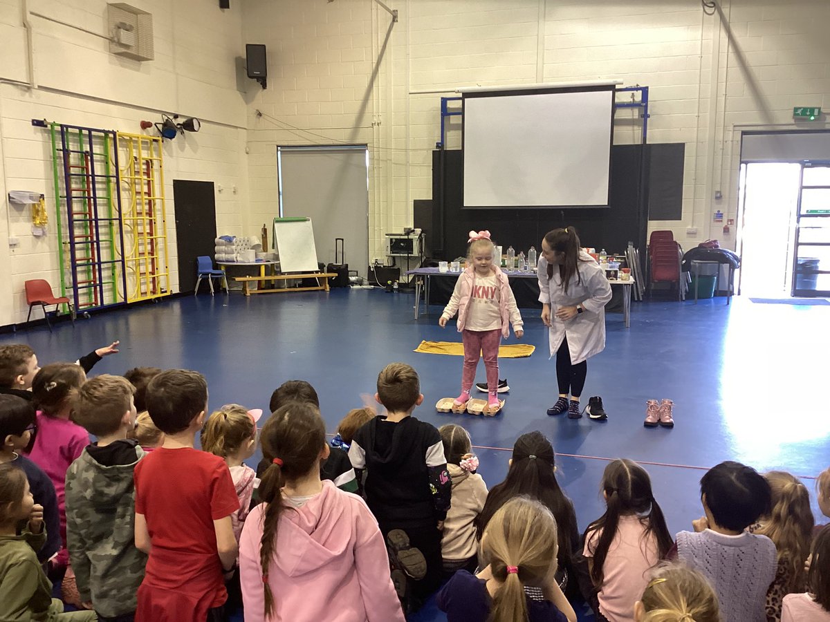 MrsEvansYRMLP's tweet photo. So much fun in our #sillyscience workshop this afternoon! @MabLanePri @MissNelsonMLP https://t.co/1KuWYCEBiU