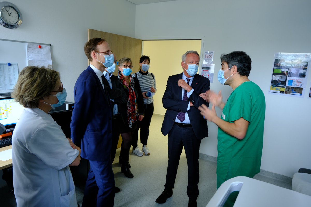 CHLaval53's tweet photo. #Inauguration de la nouvelle unité qui regroupe les explorations cardiovasculaires.
➡️Locaux neufs, ajout d'une 3ème salle d’échographie et d'un secrétariat : la #cardiologie du @CHLaval53 poursuit sa modernisation pour améliorer les conditions de prise en charge👍 https://t.co/YwAUWrTMaW