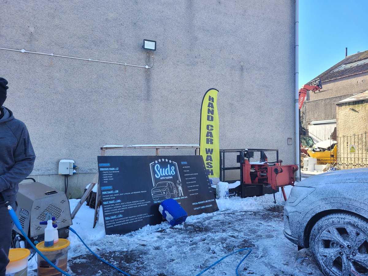 juliepirone70's tweet photo. What a fantastic day along the Tweed Valley after last night's snowfall. And thanks to Suds Auto Valet in #Walkerburn for cleaning up the car!
#localife
#localbusiness https://t.co/qUqdqTkdlT