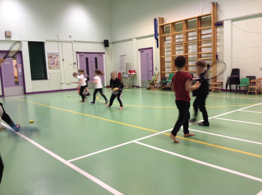 springwoodyear1's tweet image. We are learning bat and ball skills in PE today #swhpe