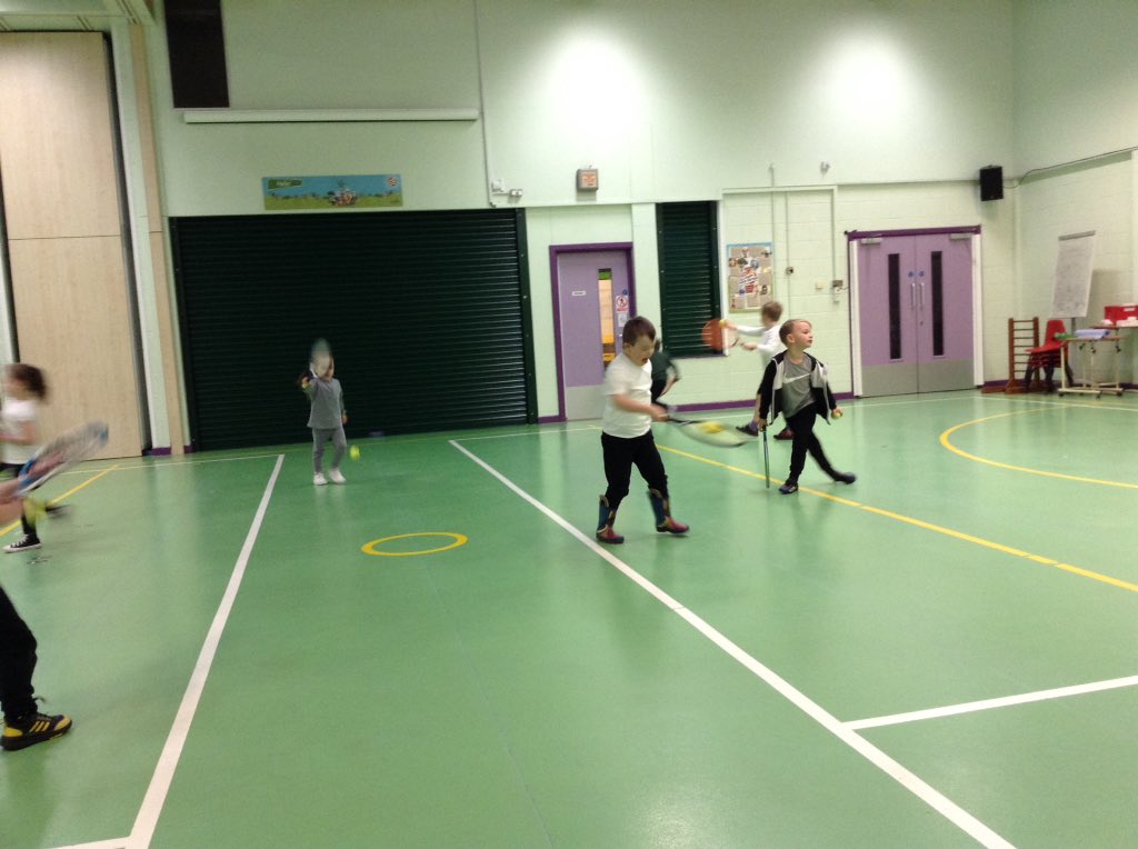 springwoodyear1's tweet image. We are learning bat and ball skills in PE today #swhpe