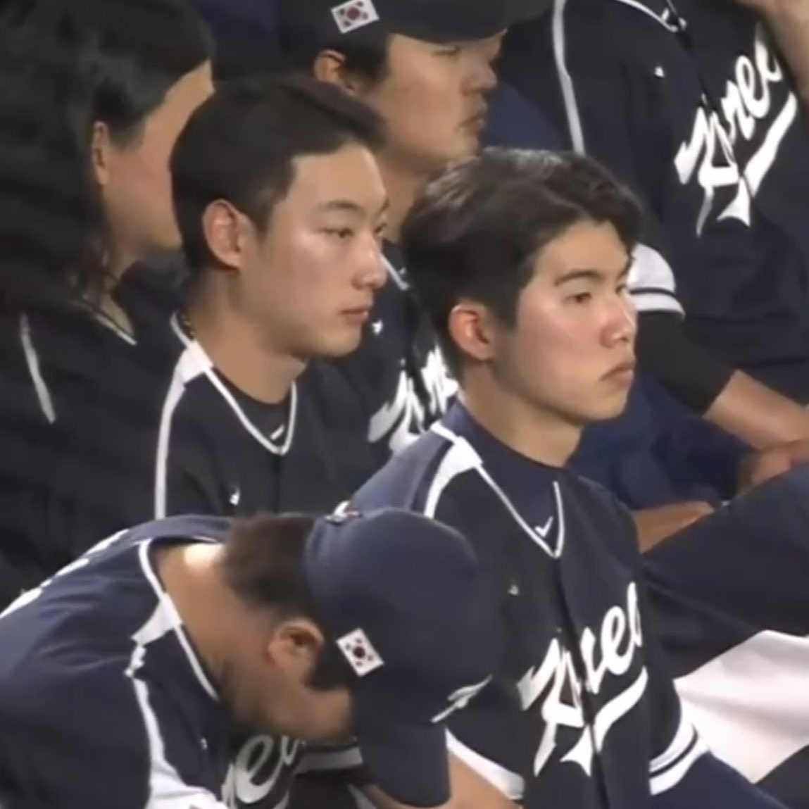 jjangdy5's tweet image. 얘네 표정 좀 봐라 ㅅㅂ
이러고싶냐 진짜 
경기도 안 내보내줘 이기고있지도 않아
진짜 어떤분 말대로 얘넨 경기 나가지도 않았는데
한일전 지고있는 선수들 됨 ㅜㅋㅋㅋ 시발