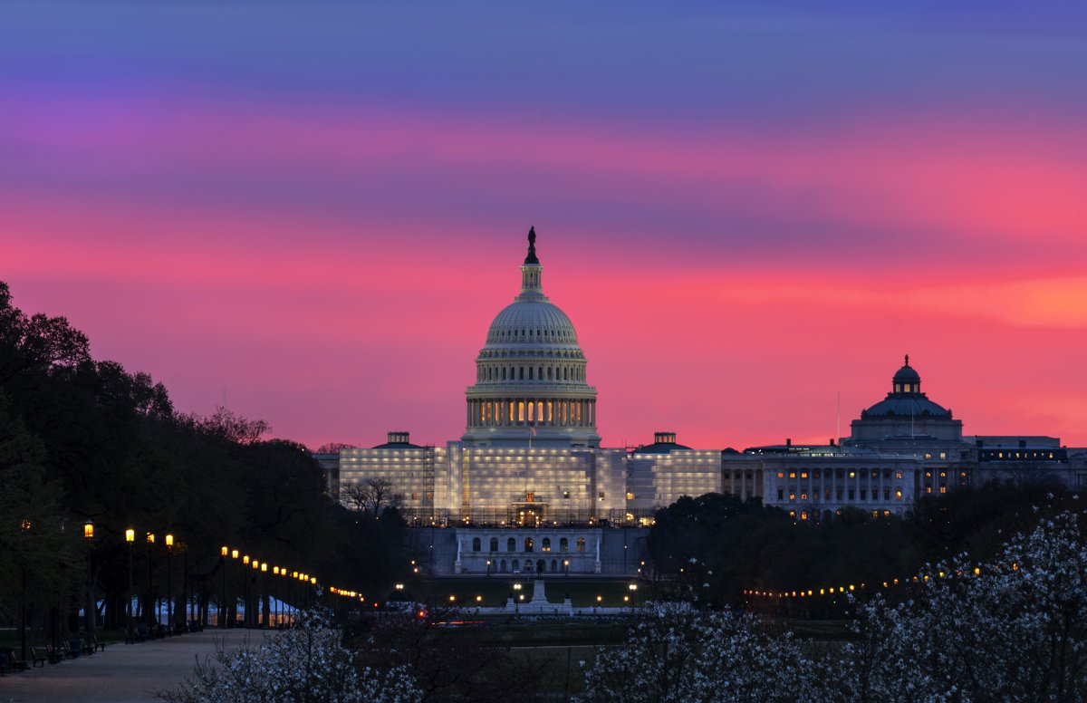 dcstormchaser's tweet photo. Sunrise this morning on the National Mall.  @capitalweather https://t.co/M7iaOYjgVD