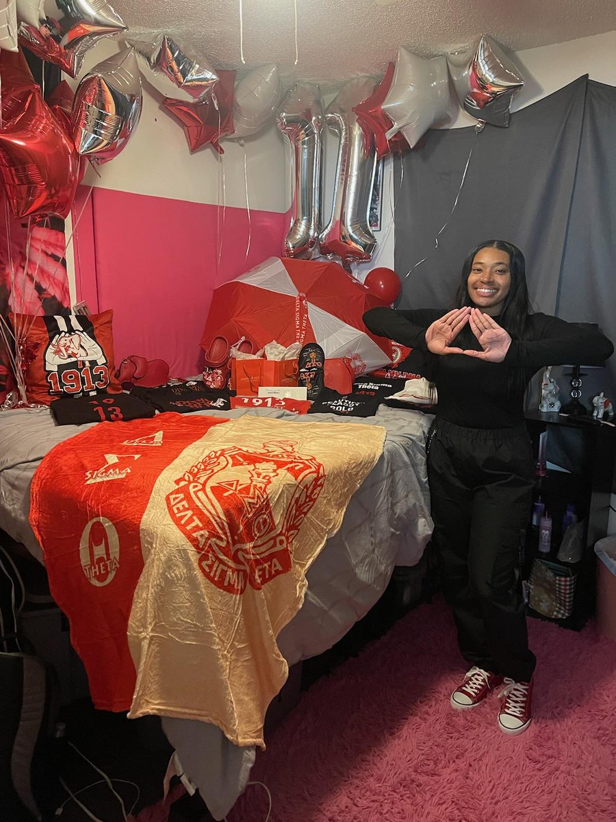 CornellGray1's tweet photo. A proud Daddy moment for me! Congratulations to my daughter @k_janaae for becoming a member of Delta Sigma Theta Sorority Inc. https://t.co/RTVeYGU8vm
