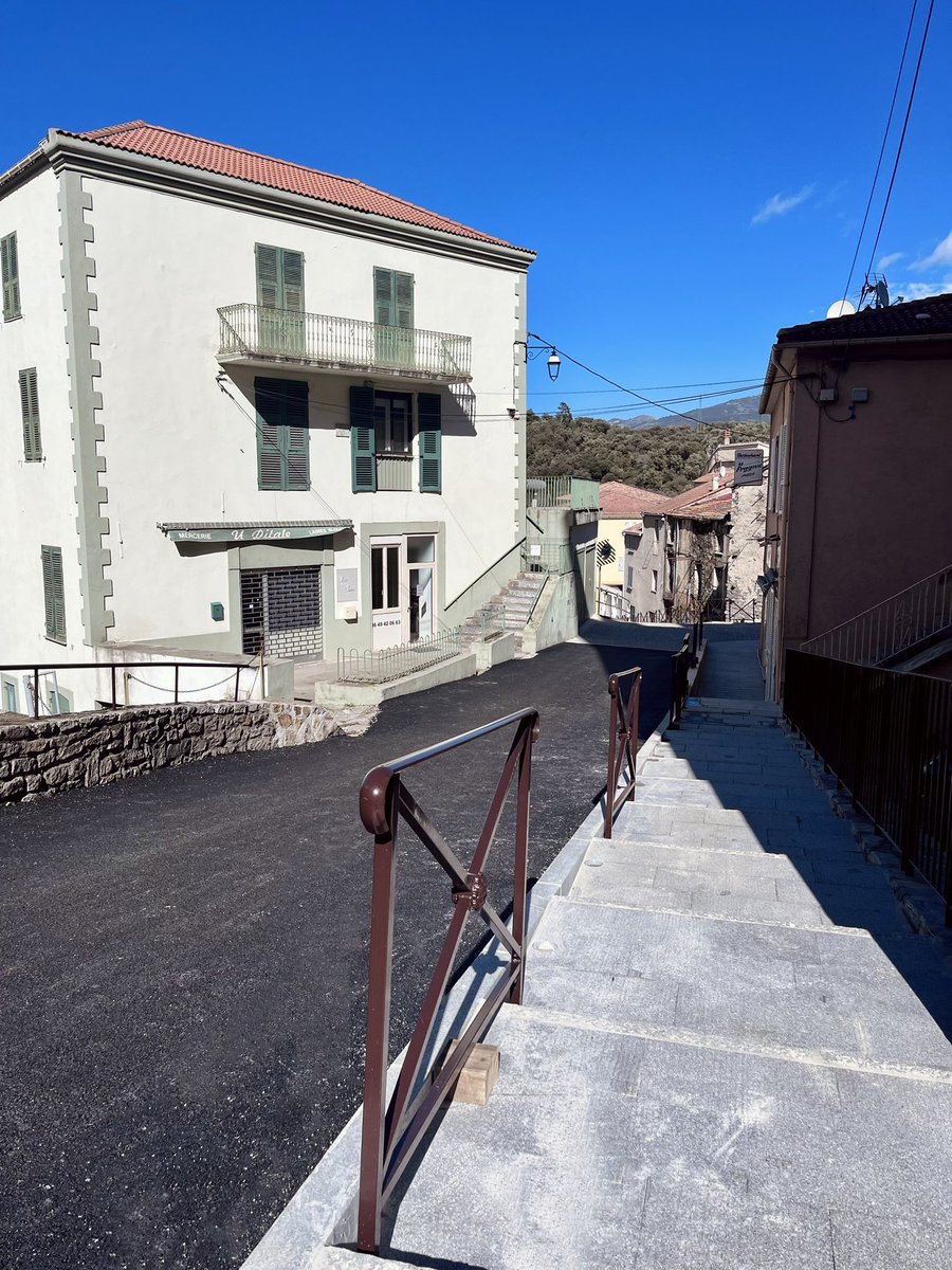 VilleCorti's tweet photo. [ Rampe Pozza - Achèvement du chantier - Ouverture à la circulation ] ✅

Le Maire a invité, à cette visite de fin de chantier, les représentants des partenaires financeurs du programme de transformation (au PTIC) de la Rampe Pozza.
(Financement : 50% État, 27% Commune, 23% CdC) https://t.co/9x3V9F3QSr