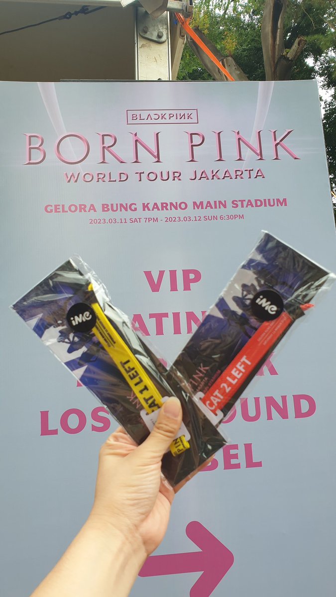 Mariahunbun's tweet photo. @mentalyuppi_ Kak.. aku ada tiket blackpink day 1.
Cat 1 left : V65 2,2jt
Cat 2 left : W187 1,8jt
Ud jd wristband kak https://t.co/BjnyKj3xCx