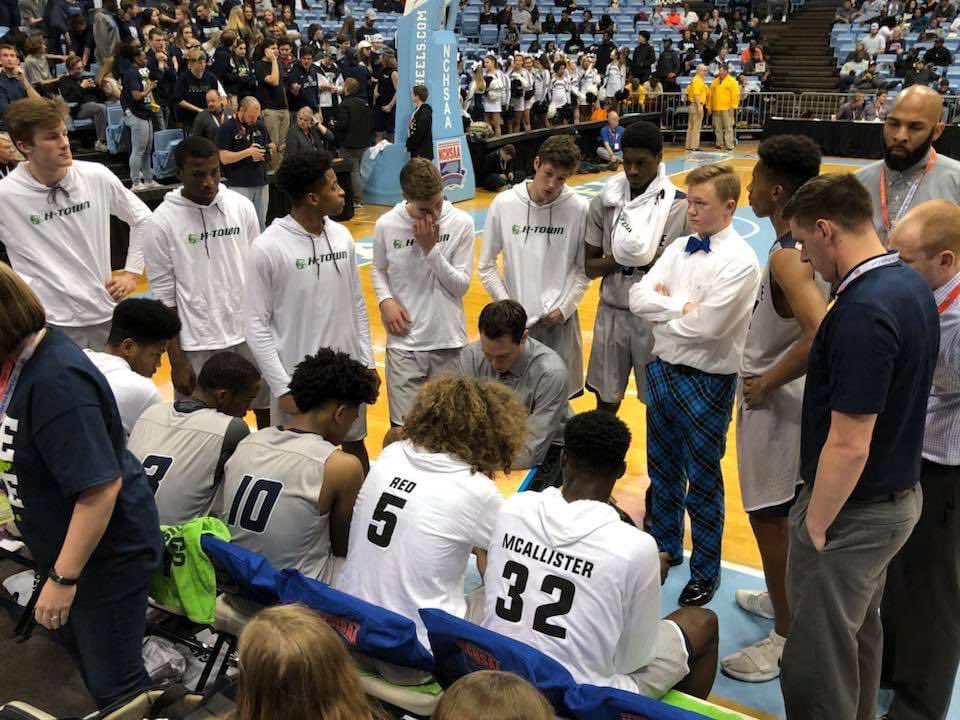 djbrianpate's tweet photo. On this date in 2018, @HHSHuskyHoops played Charlotte’s Independence High for the 4A #NorthCarolina state basketball championship. @HHS_Huskies @HeritageHoolig1 @Husky_Sports @Jayy_Baller_1 @KirstenDunton @LarzBar @tbrill3 @Husky_Athletics #heritagedna https://t.co/Pj6Hh5xB3z