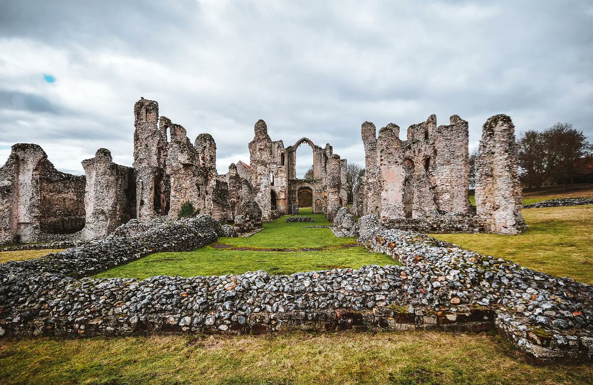 The weekend is almost here! 
Sharing this lovely shot of the remains of the monastic church at Castle Acre Priory.

#visitwestnorfolk #explorenorfolk 
#lovewestnorfolk