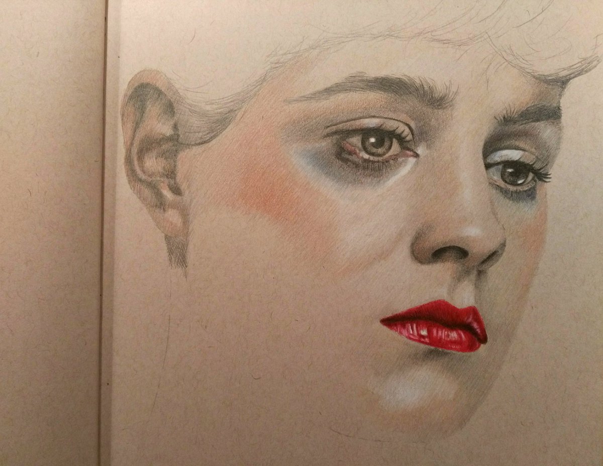 artwalterroos's tweet image. Nochmal was älteres: 2017 - aus meinem "Portraitbüchlein" #Zeichnung, #Graphit #farbstift 
#art #ArtistOnTwitter #portraitdrawing #drawing #saatchiartist #patreoncreator #kunst #künstler #zeichner  #woman #nonfinito #kleineKunstklasse #schauspielerin #Frauen #portrait