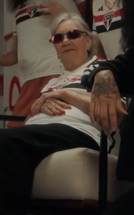 moralesspfc's tweet photo. “ quando for mais velha ela esquece o São Paulo “ 

Eu daqui 60 anos: https://t.co/EkWKBXc0ew