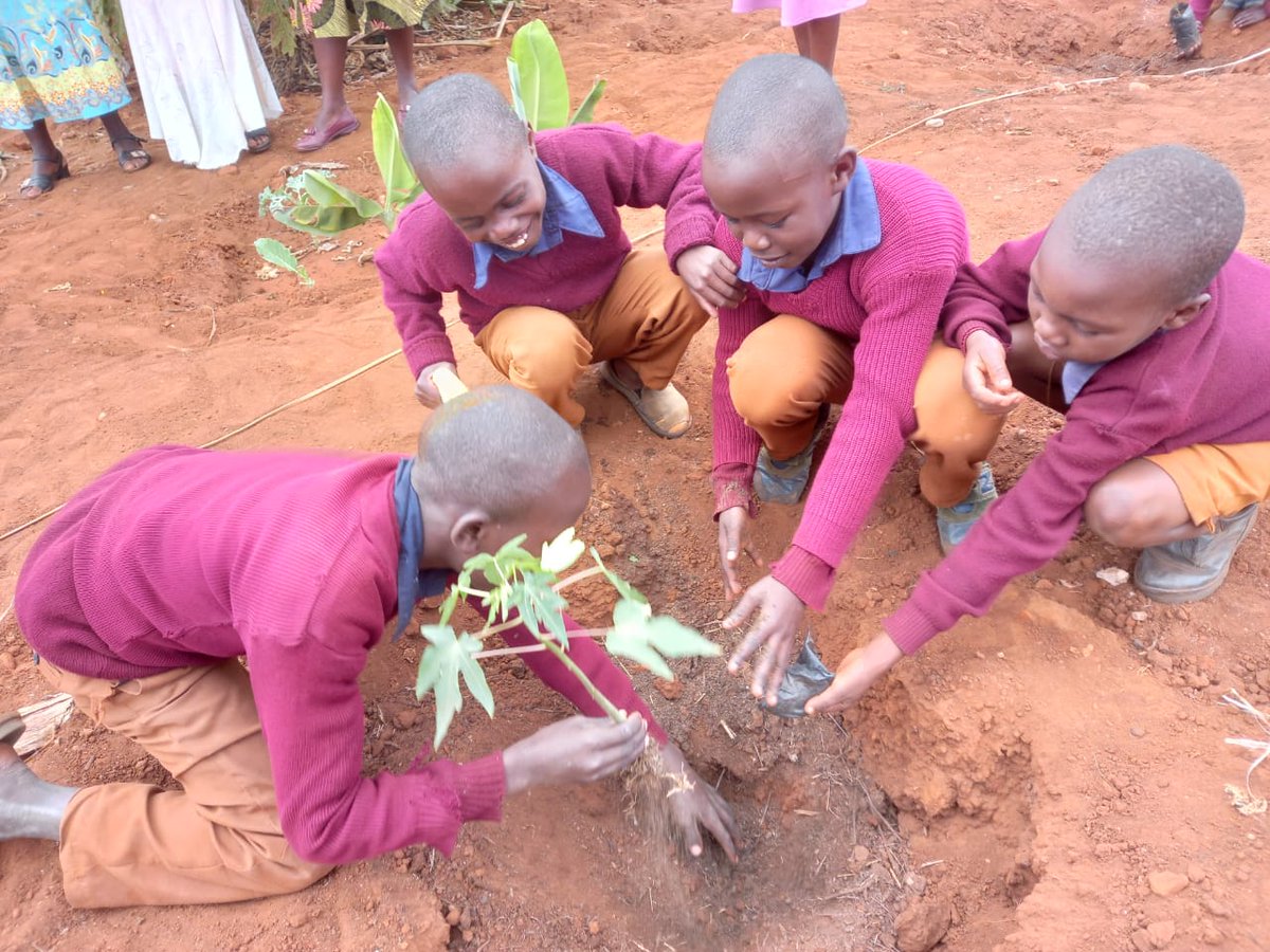 scope_kenya_'s tweet photo. Why should schools demonstrate the education we want for the future?
Young people are the future of our nation
They are quick and open learners and can take home the knowledge acquired at school
The power of youth is common wealth for the entire world. #Empoweringschools https://t.co/BU8Oxd4qiP