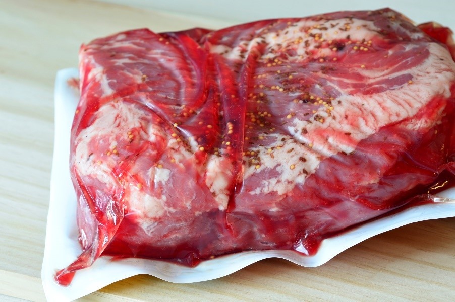 USDAFoodSafety's tweet photo. Planning for St. Patrick’s Day? Pay attention to dating when purchasing your corned beef! Uncooked corned beef in a pouch with pickling juices that has a "sell-by" date or no date should only be stored for 5 - 7 days in the refrigerator unopened. #FoodSafetyFriday  🧵1/6 https://t.co/mOlPuHuB6R