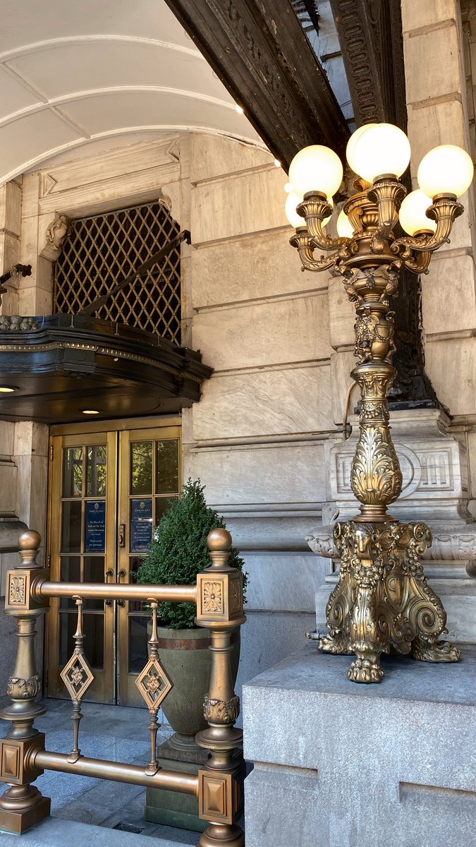 dee_91_'s tweet photo. From my album 🎞️
The Plaza, NewYork 💛 https://t.co/BstGQl4Ro1