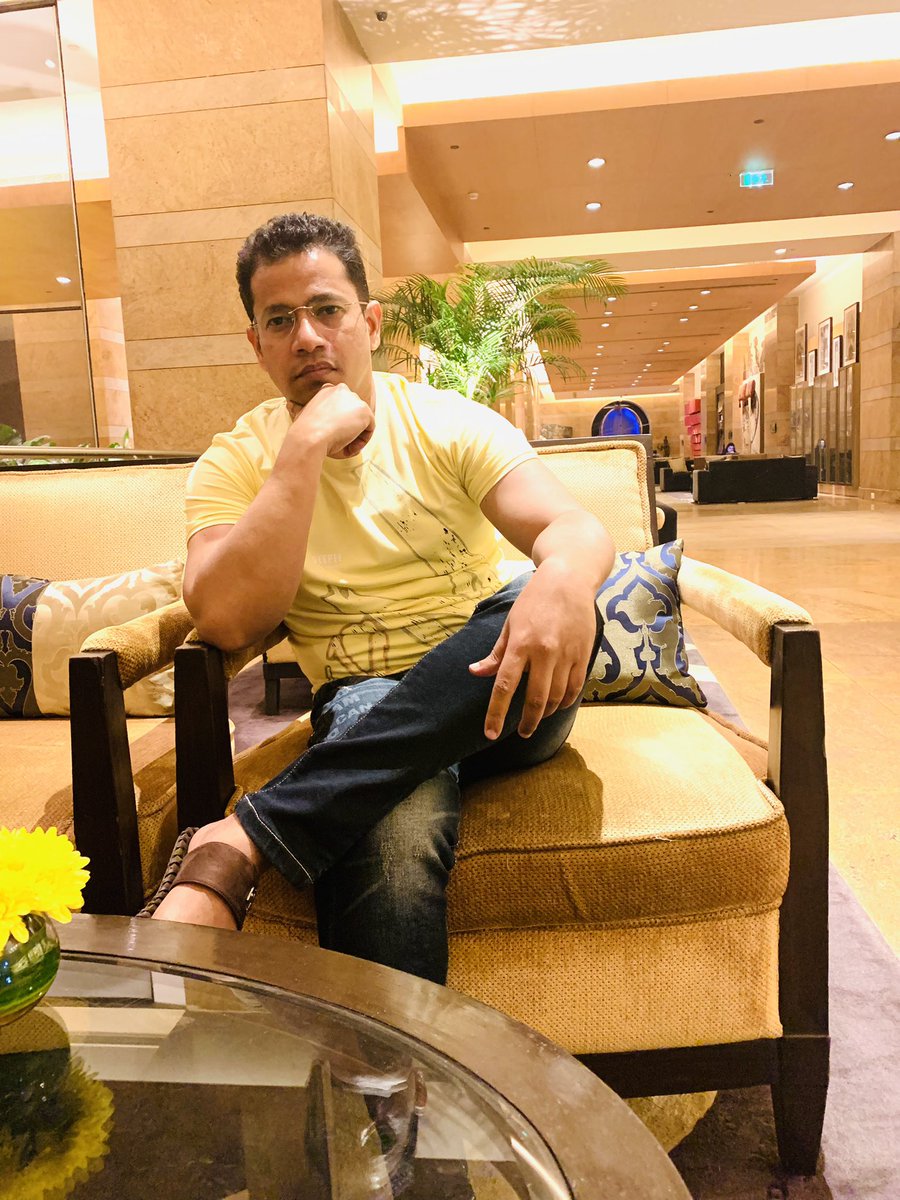 abhendra_kumar's tweet photo. मैं बहुत नायाब था जो तुम्हारे हाथ नहीं लगा,
अक़्सर मज़दूरों के हाथ में ज़ायदाद टिकती नहीं ॥ https://t.co/3GAKTYbjCJ